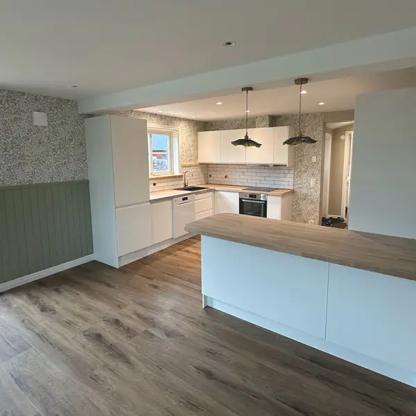 Rymligt nyrenoverat kök