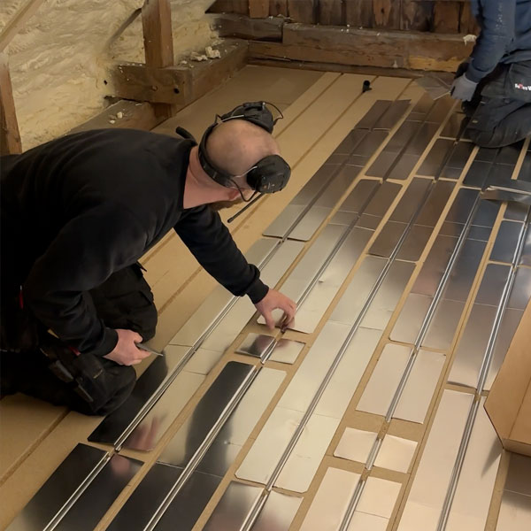 Vackert totalrenoverat hus på Öland Altan med glasräcke.